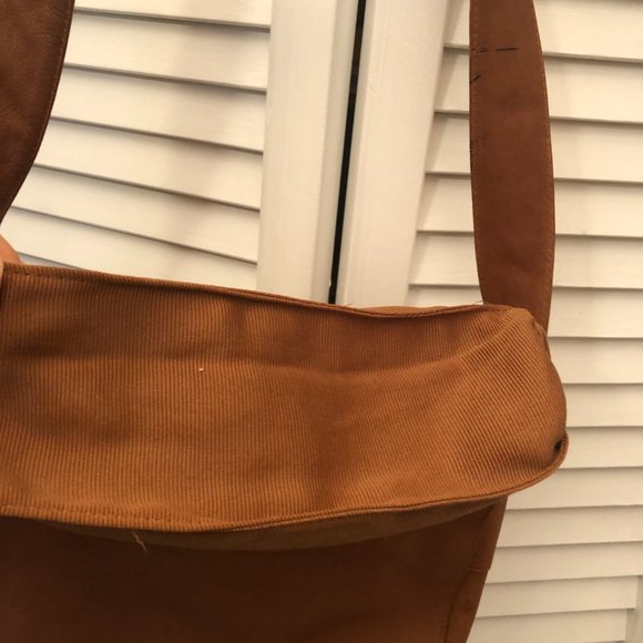 Kenneth Cole women leather messenger bag, color light cognac - Picture 11 of 12